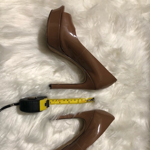 Vince Camuto women’s patent heels in size 5 1/2 - Picture 5 of 6